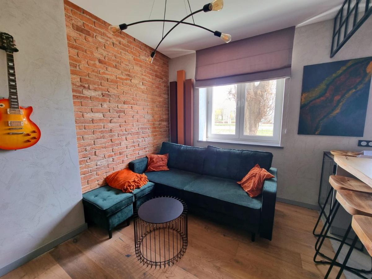 Luksusowy Apartament Przy Sadzie Thorn Exterior foto